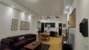 Living area - Vrbo Property (Genova)