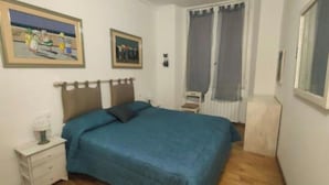 Room - Vrbo Property (Genova)