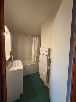 Unclassified image, 3 of 8, button - Vrbo Property (Saint François Longchamp)