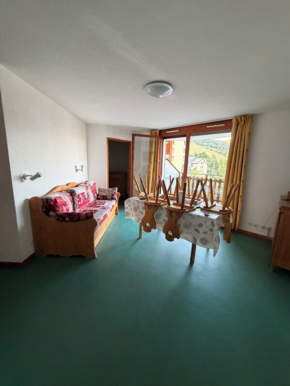 Unclassified image, 1 of 8, button - Vrbo Property (Saint François Longchamp)