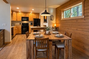 Cabin, 2 Bedrooms | Dining