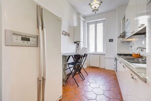 Private kitchen - Spacious and comfortable apartment (Roma)