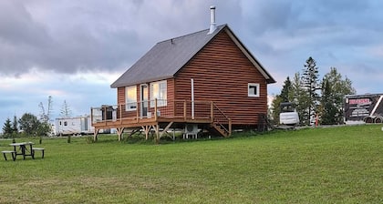 Back40 Adventures Cabin 1. Trail access pet and family friendly. 10 mins to town