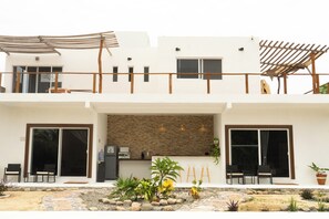 Exterior - King Suite - Casa Corazon Zen in Barra De Potosi with pool, 3 min. walk to beach (Barra de Potosí)