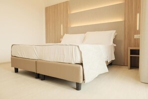 In-room safe, desk, soundproofing, iron/ironing board (on request) - Residence Hotel Mariblu (Rivabella)