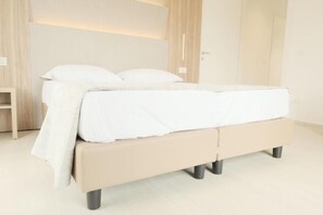 In-room safe, desk, soundproofing, iron/ironing board (on request) - Residence Hotel Mariblu (Rivabella)