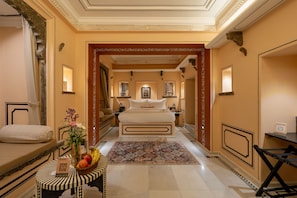The Kesar Suite (with Bathtub)