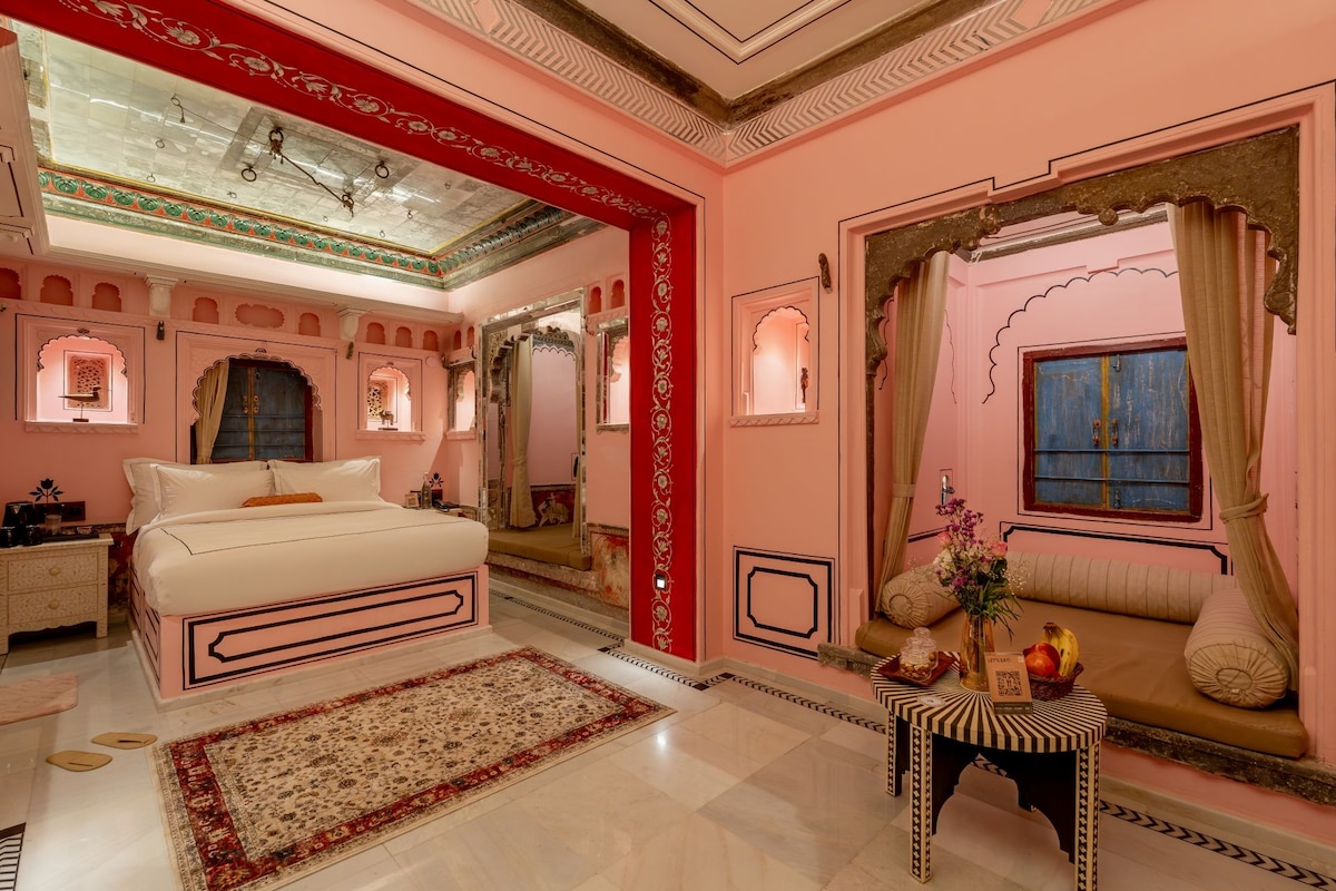 The Gulaab Suite (with Bathtub) | Truy cập Internet không dây miễn phí, bộ trải giường 