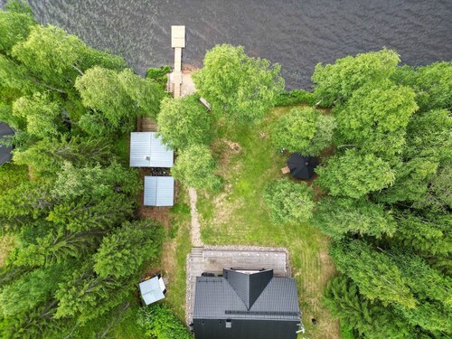2BR log cabin by the lake. Hut. Sauna. Free Wifi
