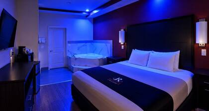 Red Star Inn & Suites