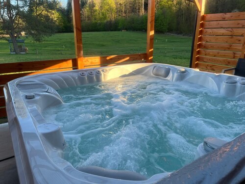 Gîte de l'érable, Chalet with Private Spa at the Edge of the Forest