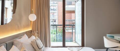 Deluxe Apartment, 2 Bedrooms, Balcony, River View | Premium bedding, iron/ironing board, WiFi (free), bed sheets