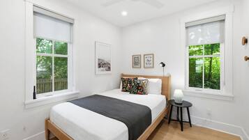 Desk, iron/ironing board, WiFi, bed sheets