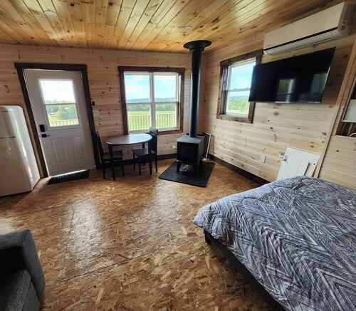 Back40 Adventures Studio Cabin. 10 minutes from Woodstock NB. Access to trails!