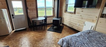 Back40 Adventures Studio Cabin. 10 minutes from Woodstock NB. Access to trails!