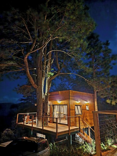Treehouse in Campos do Jordão, a romantic retreat of good taste and tranquility.