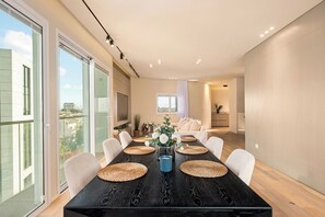 Dining - Grand Lapin Penthouse – Luxury 4BR Duplex with Panoramic Views (Tel Aviv-Yafo)