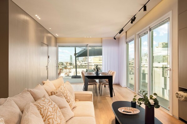 Living area - Grand Lapin Penthouse – Luxury 4BR Duplex with Panoramic Views (Tel Aviv-Yafo)