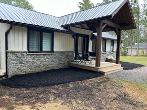 Exterior - Beautiful Round Lake - Four Season Beach House! (Killaloe, Hagarty and Richards)