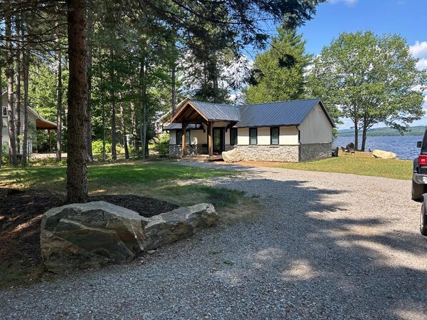 Exterior - Beautiful Round Lake - Four Season Beach House! (Killaloe, Hagarty and Richards)