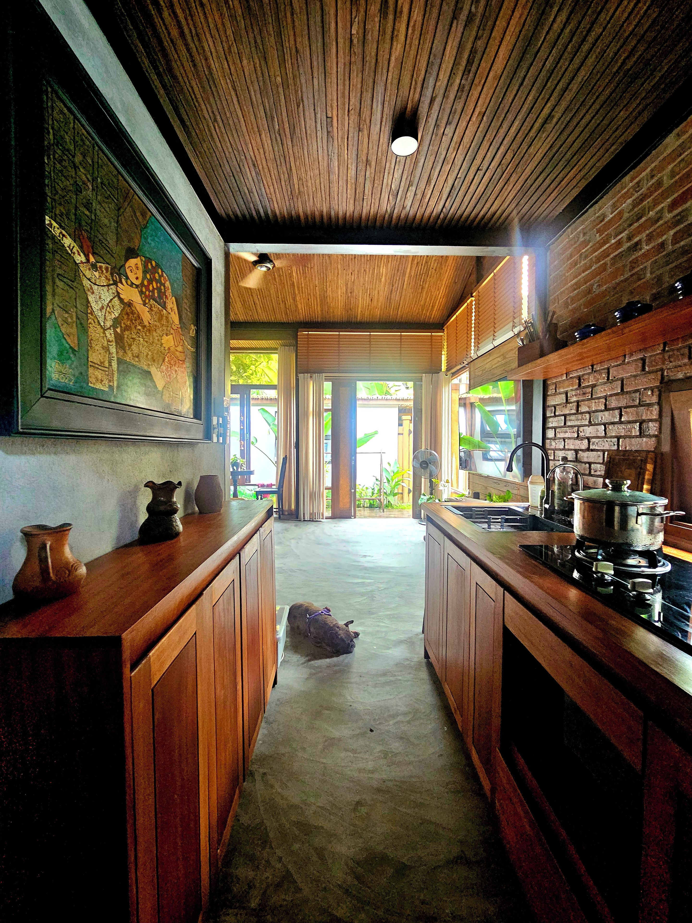 Fridge, microwave, stovetop, electric kettle