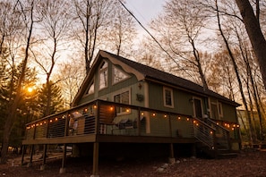 Unclassified image, 3 of 27, button - Modern Lake Harmony Retreat, Fire Pit+Lake Access (Lake Harmony)