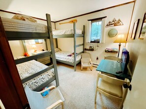 Unclassified image, 4 of 27, button - Modern Lake Harmony Retreat, Fire Pit+Lake Access (Lake Harmony)