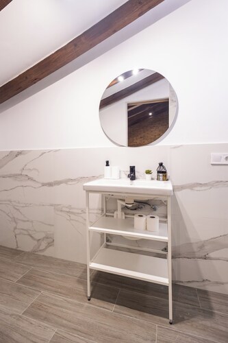 Vicent Lleó Flat · Diseño valenciano moderno junto al centro de Valencia