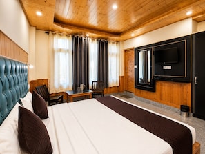 Habitación básica doble, balcón, vistas a la montaña | Wifi gratis