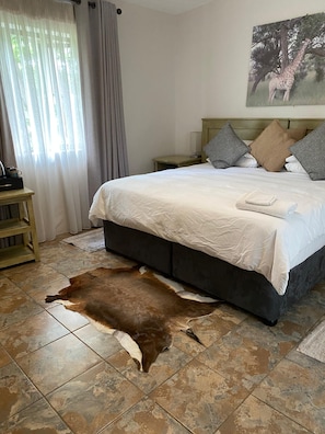 Unclassified image, 2 of 6, button - Livivane Guesthouse (Maphiveni)
