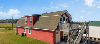 Mountain View Red Barn Retreat