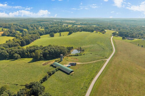 Mountain View Dairy Barn Retreat