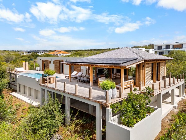 A modern house with a pool, outdoor seating, and a deck. - NEW Oceanview villa, private gym and infinity pool! (Kralendijk)