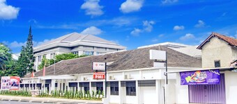 Stylish DBL Suite Escape W/ Free Wifi and Parking
