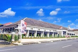 Unclassified image, 2 of 14, button - Stylish DBL Suite Escape W/ Free Wifi and Parking (Bandar Lampung)