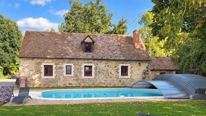 Pool - Vrbo Property (Yvré-l'Évêque)