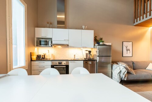 Modern 8 people apartment, central location, wifi