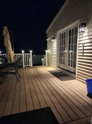 Outdoor dining - Quiet 3BR Haven ~ Sleeps 8, Deck, 2 Parking Spots (Lawrence)
