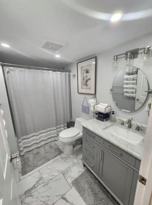 Bathroom - Quiet 3BR Haven ~ Sleeps 8, Deck, 2 Parking Spots (Lawrence)