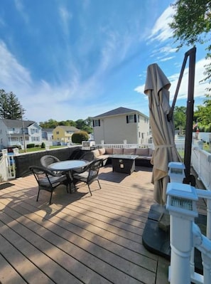 Outdoor dining - Quiet 3BR Haven ~ Sleeps 8, Deck, 2 Parking Spots (Lawrence)