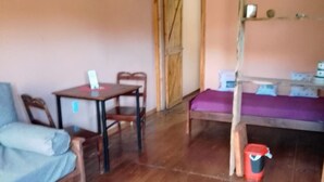 Cabana clàssica, vistes a la muntanya, zona enjardinada | Roba de llit d'alta qualitat i cobrellits 