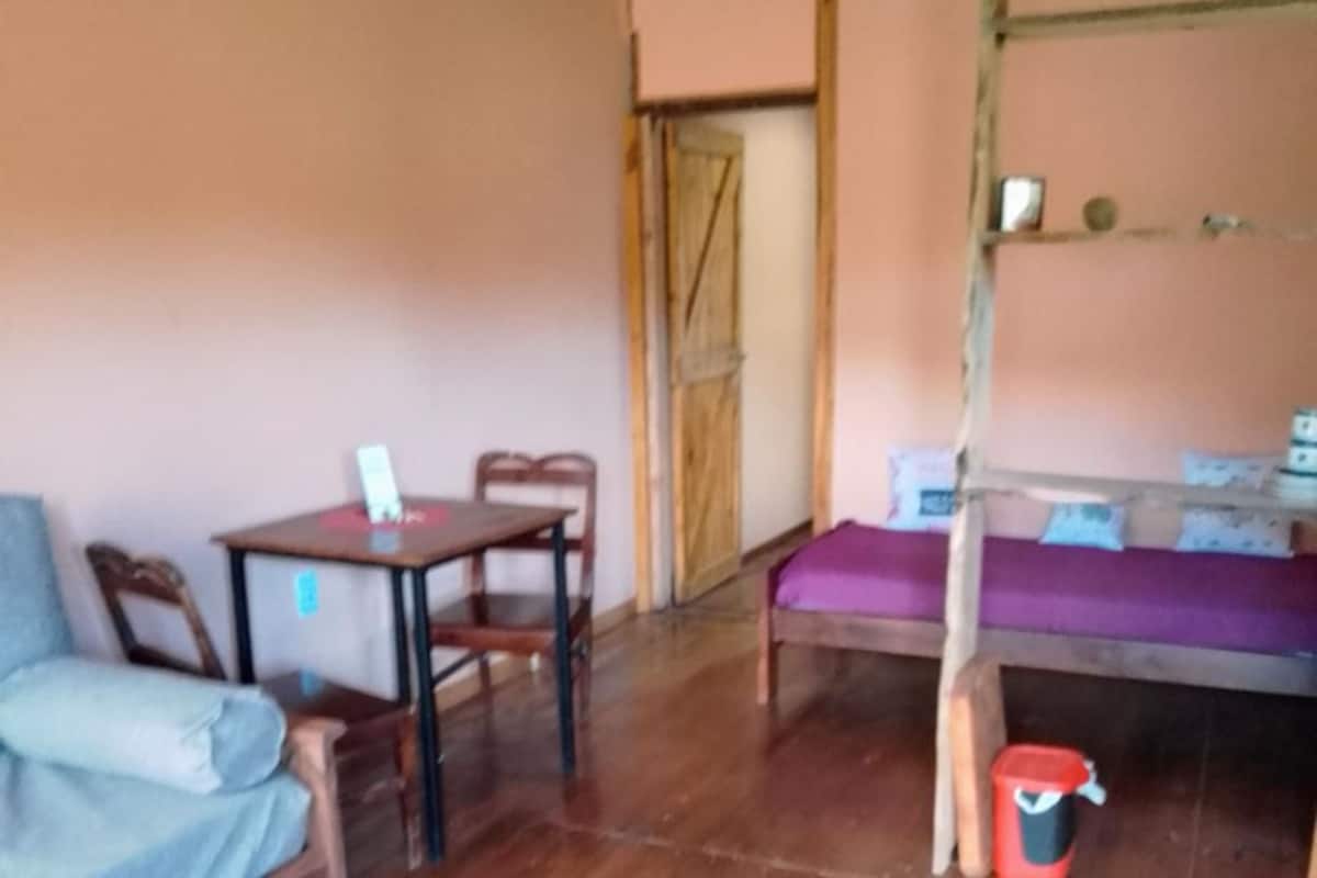 Cabana clàssica, vistes a la muntanya, zona enjardinada | Roba de llit d'alta qualitat i cobrellits 