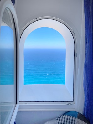 A window with a view of the ocean. - Studio 3 at Refugio Cerro Gordo (La Herradura)