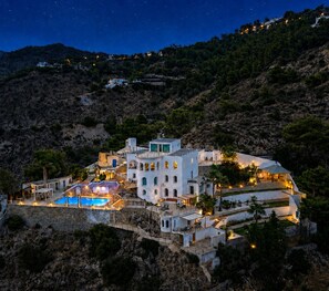 A coastal property with a swimming pool, multiple buildings, and a mountainous backdrop. - Studio 3 at Refugio Cerro Gordo (La Herradura)
