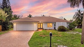 A single-story house with a garage, a front door, and a mailbox. - Upscale Bonita Springs  Pool, Spa & Privacy (Bonita Springs)