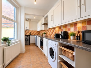 Unclassified image, 5 of 9, button - Cosy & Bright House in the heart of Liverpool. Wi-Fi & parking included! (Liverpool)