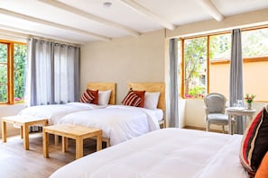 Kolmen hengen superior-huone