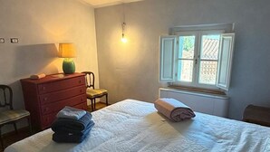 Iron/ironing board, WiFi, bed sheets - Holiday Home 'Tuscany Terroir' with Private Garden, Wi-Fi and Air Conditioning (Capannori)