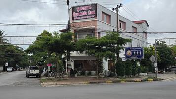 A building with a sign for 'KHMER HOUSE KAMPOT' and another sign for 'CAMBODIAN PEOPLE'S PARTY'.
