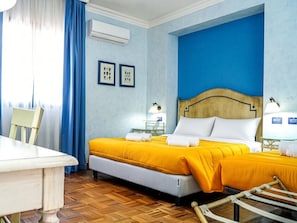 A hotel room with a bed, bedside tables, a chair, and a desk. - Vrbo Property (Pozzallo)